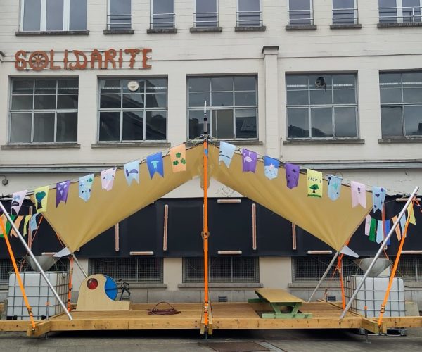 Karavan’ke in its real-life size. This vibrant, mobile structure that offers shade, cool relief is a symbol of youth-driven resilience in the face of rising urban temperatures.